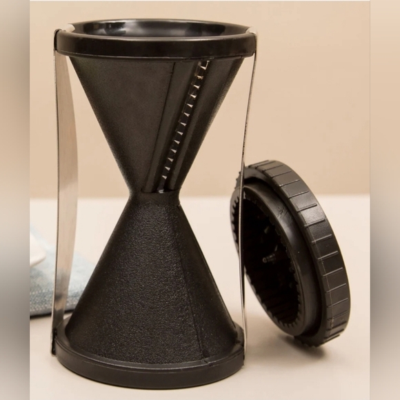 Black Spiral Vegetable Slicer Plus Avocado Tool - Picture 3 of 6